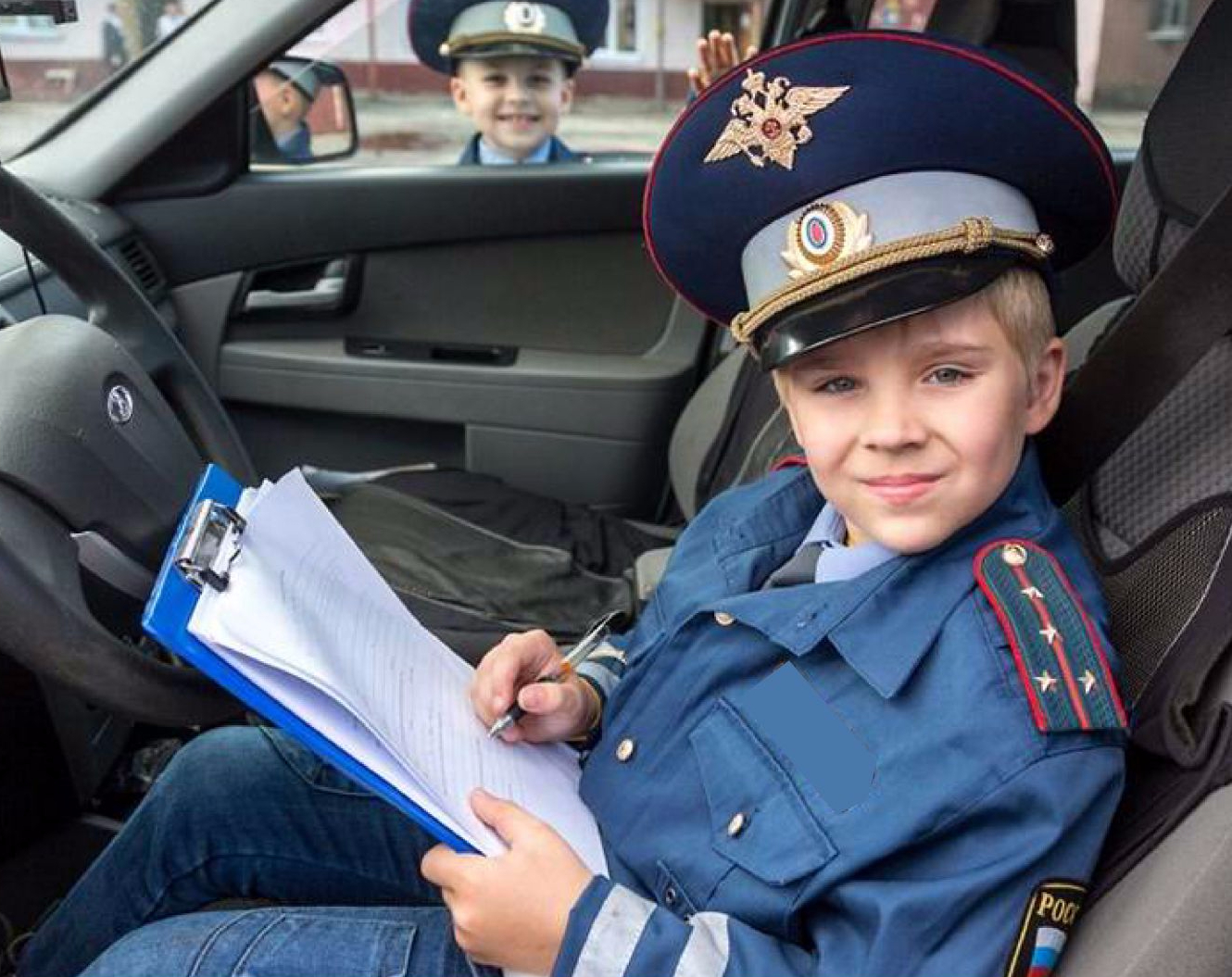 Про полицейских россия. Милиционер. Полиция для детей. Полицейский для детей. Мальчик полицейский.